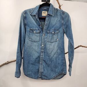 Aritzia TNA Sutter denim button up shirt